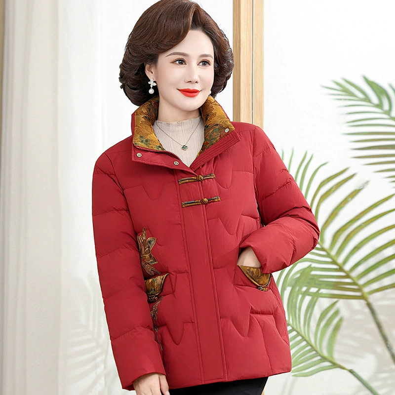 Средние и пожилые люди иностранная мода среднего возраста зимняя мама хлопчатобумажная одежда 2024 женские новые пальто зимняя мама иностранная