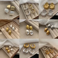 金属のつや消しの糸のイヤリングの女性の高級感のピアスのシンプルな百合の気質の個性の耳飾りの越境のファッションのアクセサリ