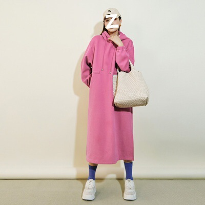 Blue Rouge Sweatshirt Dress, Fleece-Lined Hooded Waist-Cinching Loose Mid-Length Dress for Women in Autumn and Winter Blue Rouge Sweatshirt Dress, Fleece-Lined Hooded Waist-Cinching Loose Mid-Length Dress for Women in Autumn and Winter