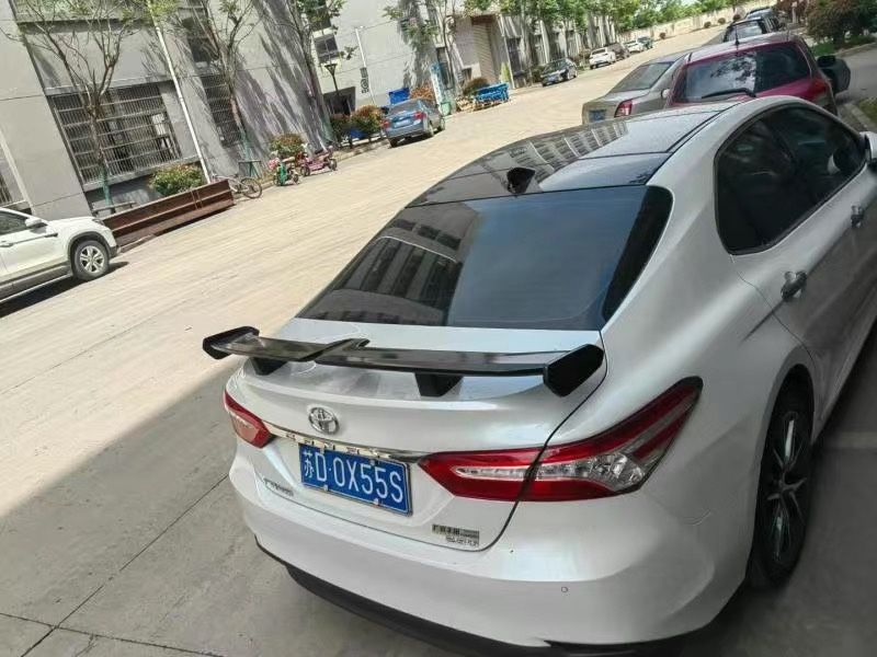 Automobile general tail three-compartment non-perforated paste-type aircraft wing brand new large tail moving running wing modification parts