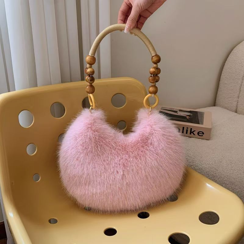 2025 New Imitation Fox Fur Handbag for Women, Korean Style Wooden Bead Chain Plush Bag, Versatile Autumn and Winter Fashion Shoulder Bag 2025 New Imitation Fox Fur Handbag for Women, Korean Style Wooden Bead Chain Plush Bag, Versatile Autumn and Winter Fashion Shoulder Bag