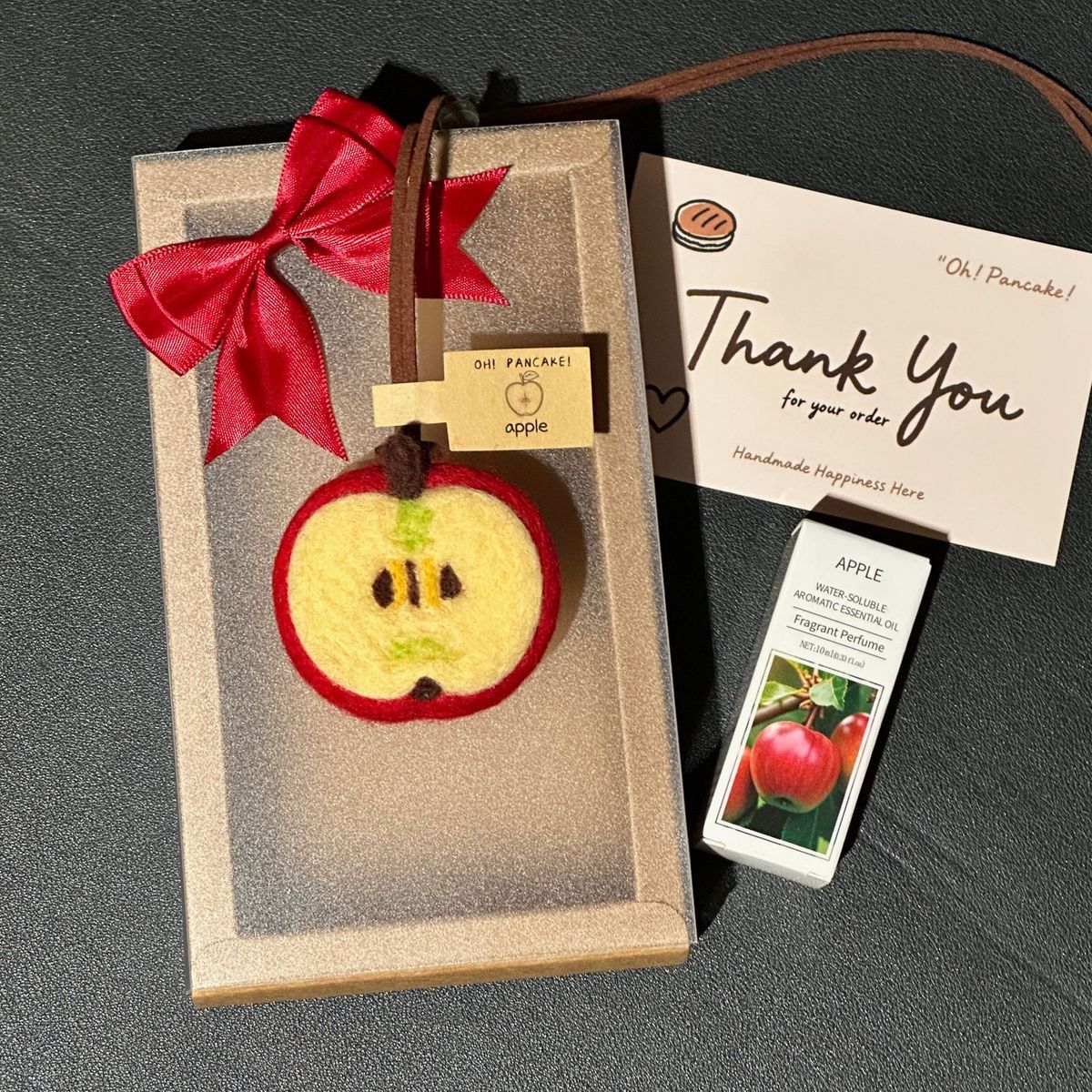 Half apple pendant made of wool felt, finished product for car rearview mirror decoration, bag keychain ornament, handmade gift