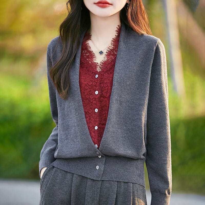 中年妈妈春装针织毛衣开衫拼接小衫2025新款中老年女洋气打底上衣|undefined