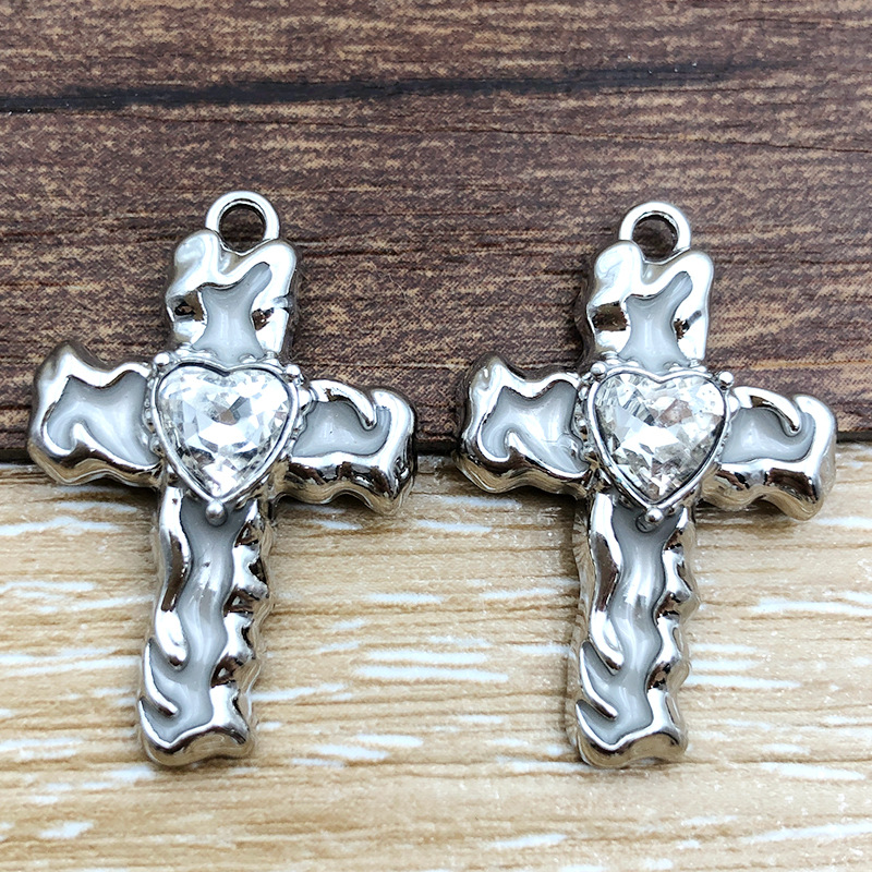 7g Weight Pendant Jewelry Making Type 19*28mm Jewelry Making Size DIY Jewelry Accessories Classification 5 Models Each Model 1, 5/Pack Quantity Alloy Material Cross, Heart Shape Pattern Plating Design Retro Style 5 Models Each Model 1, 5/Pack 19*28mm Alloy Cross Heart Shape Pendant 无
