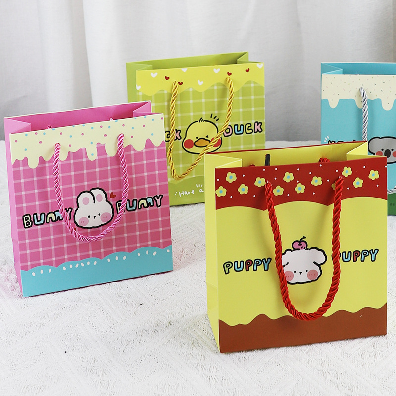 Simple de dibujos animados cumpleaños Navidad Día de Año Nuevo tamaño pequeño gran caja de regalo para niños bolsa de papel de embalaje portátil