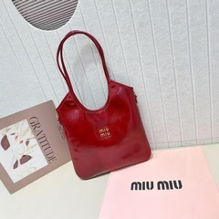 miu2024新品网红同款时尚百搭亮面油蜡皮设计斜挎单肩手提托特包