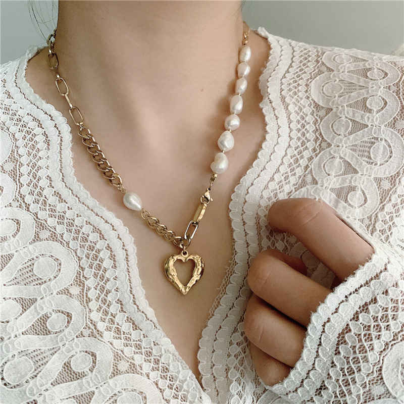 Baroque Thick Chain Pearl Hollow Heart-shape Necklace display picture 2