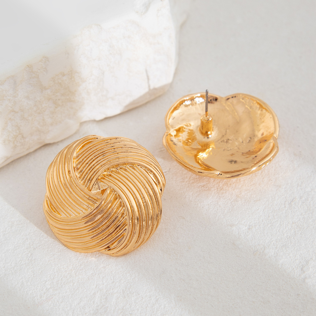 22g Weight Metal Ear Needle Material Drop Earrings, Ear Studs Classification 1 Pair Quantity Holiday, Street Occasion Metal Material Geometric, Heart Shape Pattern All Seasons Season Women's Gender Polished Finish Plating Design Retro, Classic Style Style 1 Pair Retro Classic Style Geometric Heart Shape Plating Metal Drop Earrings Ear Studs 28