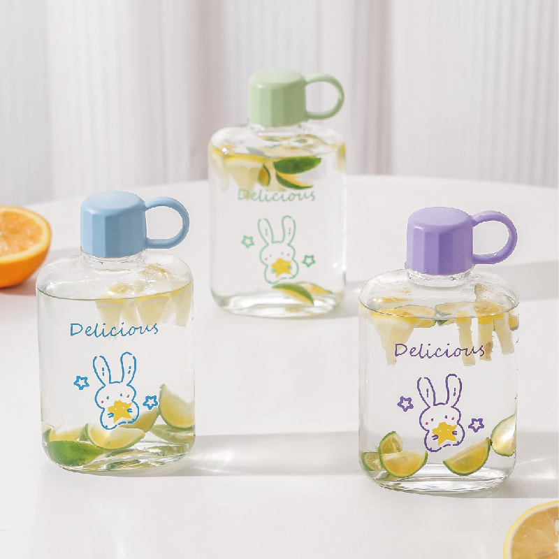 Taza de mano de vidrio de dibujos animados creativa simple, taza de transporte, taza de agua de vidrio portátil de alto valor, taza de regalo universal para bebidas frías