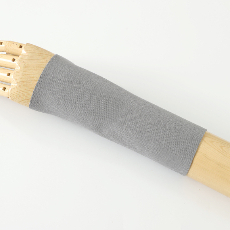 モーダルは腕を保護して肘を保護します。