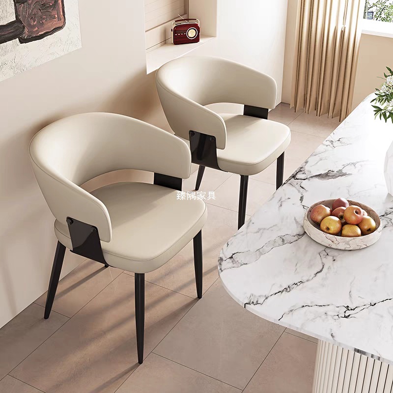 Mesa y silla de comedor minimalistas italianos 2025 nuevo estilo de lujo ligero de alto nivel sensación de respaldo casero taburetes de té silla de respaldo medieval