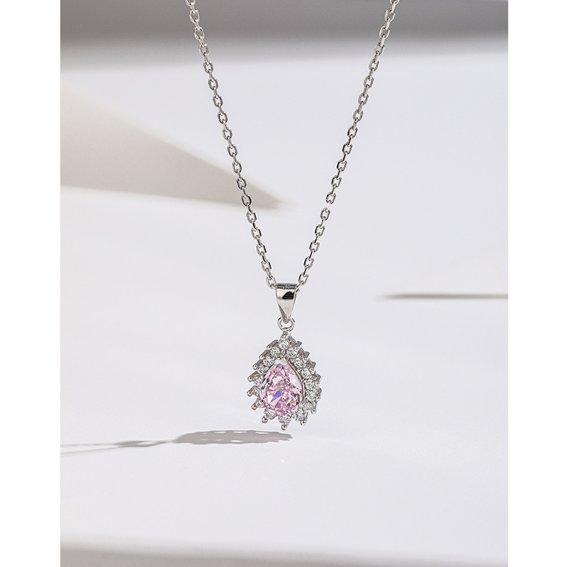 S925 plata esterlina hielo flor corte collar cuadrado para las mujeres Luz de lujo de alto grado temperamento nicho de alto carbono diamante colgante clavícula cadena