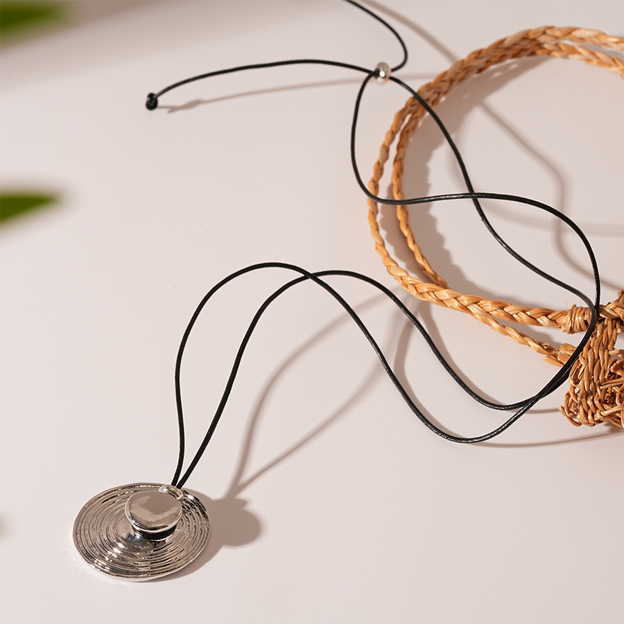 38g Weight Alloy Pendant Material Pendant Necklace Classification Alloy, Leather Rope Chain Material snake chain Chain Type 1 Piece Quantity Holiday, Daily, Selfie Occasion Alloy Material Geometric Pattern Women's Gender Plating Design Simple Style Style Simple Style Geometric Alloy Snake Chain Pendant Necklaces Wholesale 10