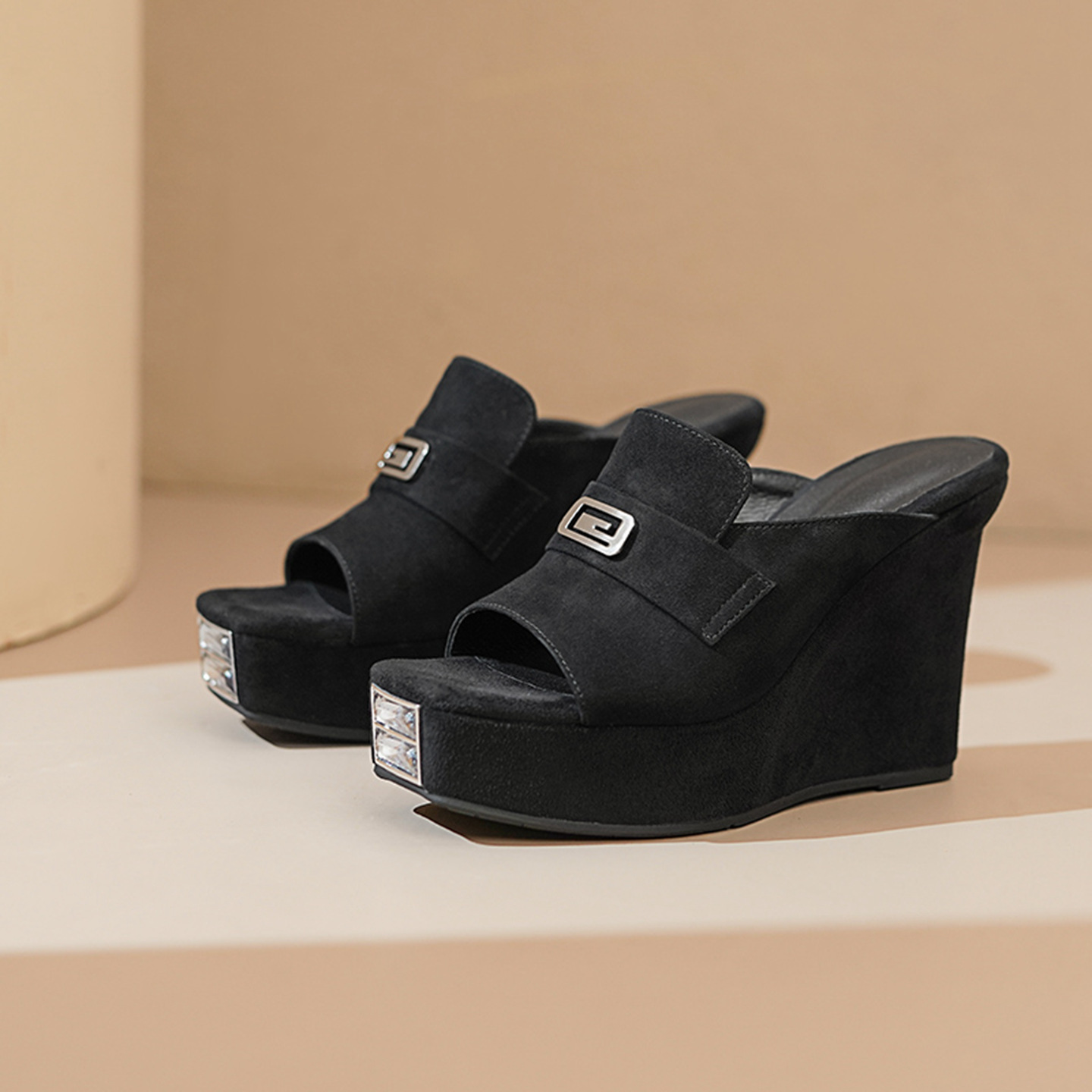 Sandal cao gót nữ mũi cá hở ngón, đế dốc dày da bò, gót 10.5 cm — Lời bài hát: Black (Sheep Flip)