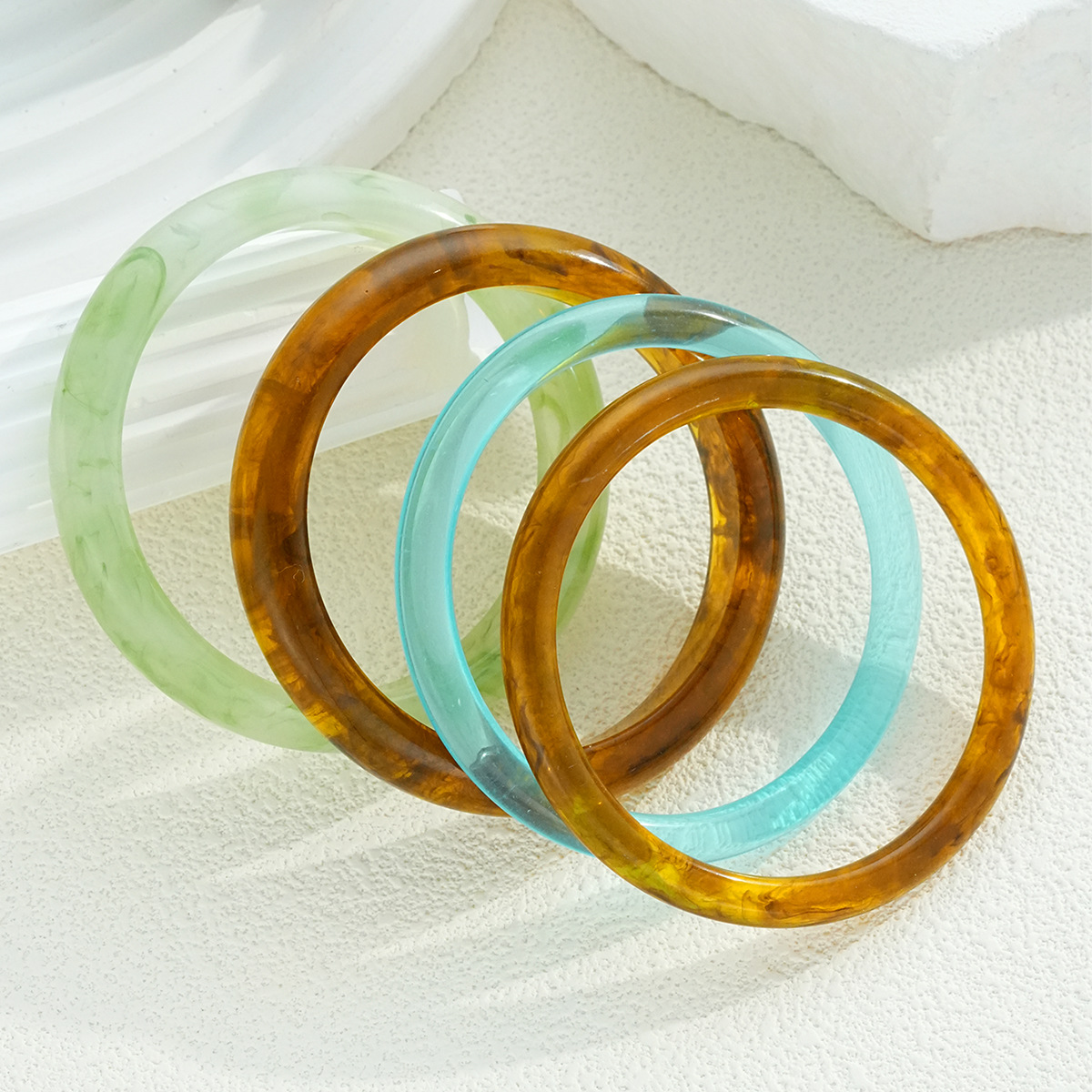 Brazalete de resina explosiva transfronteriza conjunto de nicho de diseño de pulseras europeas y estadounidenses de alto nivel sensación de viento frío no desvanecer pulseras