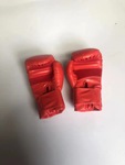 Боксерские перчатки, боксерский мешок с песком