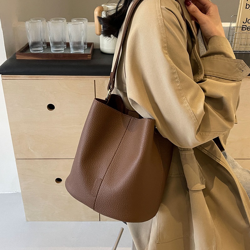 Nuova borsa tote minimalista da donna in morbida pelle, di grande capacità, versatile, per madre e bambino, spalla per pendolarismo 2024_voghion.com