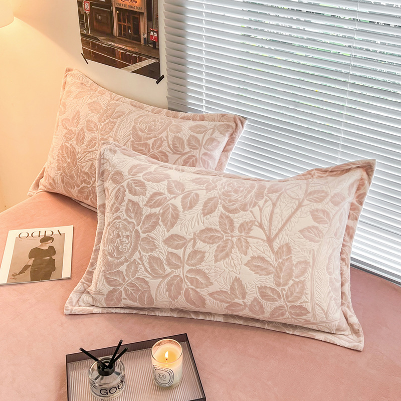 クラスAの牛乳の絨毯のベッドの上の4つのセットの冬の彫刻の絨毯のサンゴの絨毯とベルベットの保温の厚い布団のシーツの3つのセット