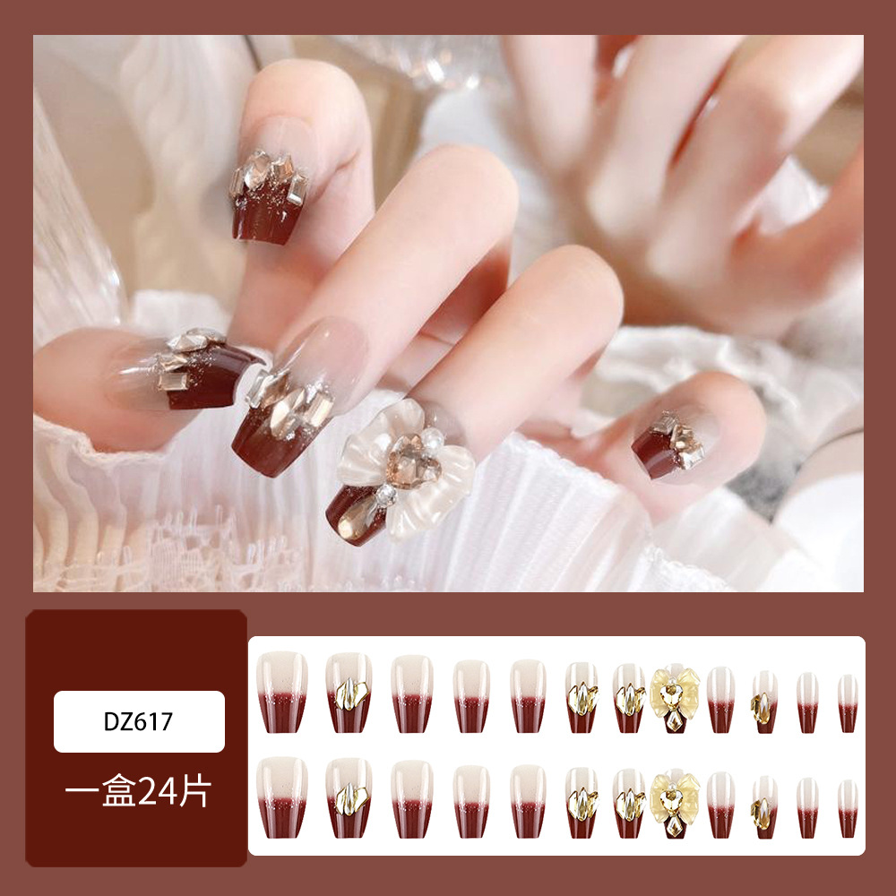 Uñas de desgaste hecho a mano al por mayor Pequeño Libro Rojo TikTok flash plata caliente mariposa pieza de uñas parche de uñas portátil