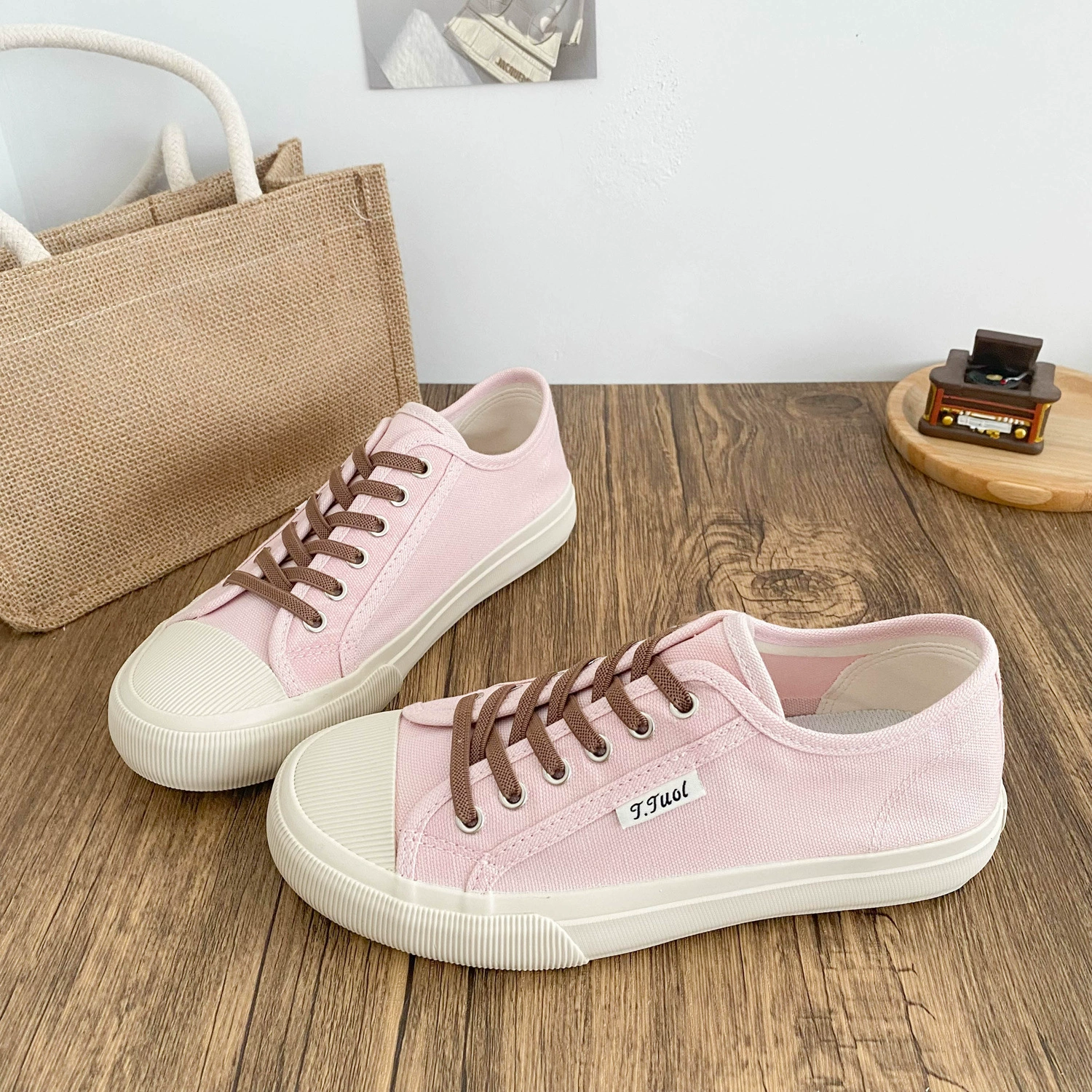 Cloth footwear, sports shoes, sneakers, on elastic band, Korean style