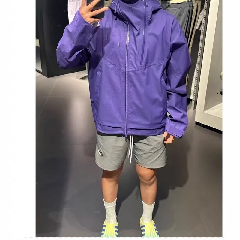High-Quality Outdoor Functional Hardshell Jacket with Fully Taped Seams, Lightweight Jacket for Urban Commuting and Light Outdoor Activities High-Quality Outdoor Functional Hardshell Jacket with Fully Taped Seams, Lightweight Jacket for Urban Commuting and Light Outdoor Activities
