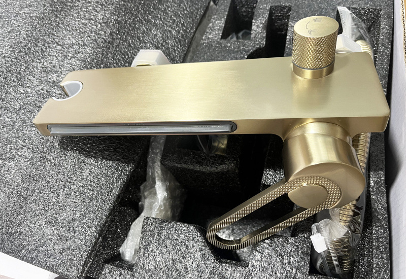 Gun gray brushed gold, silver, black, white and copper, large flow flat waterfall water outlet, cold and hot shower head, lift bathtub faucet undefined