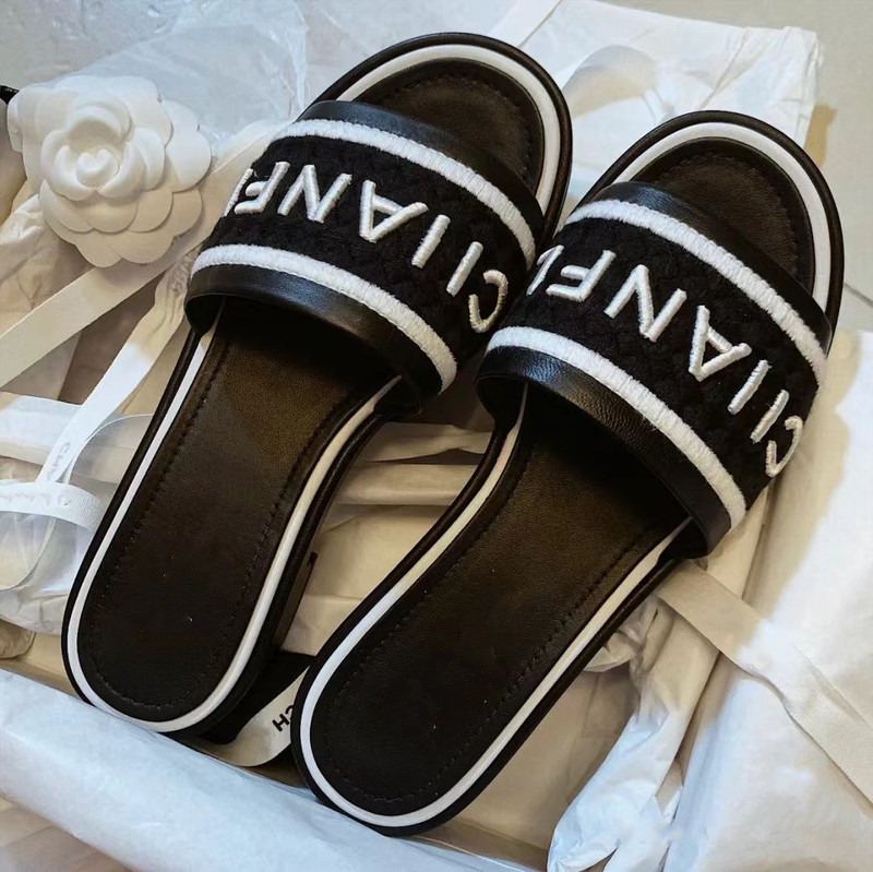 Tweed Style Slippers for Women 2022 New Summer Versatile Thick-Soled Woolen Flip-Flops Thick-Heeled Sandals for Outer Wear Beach Slippers