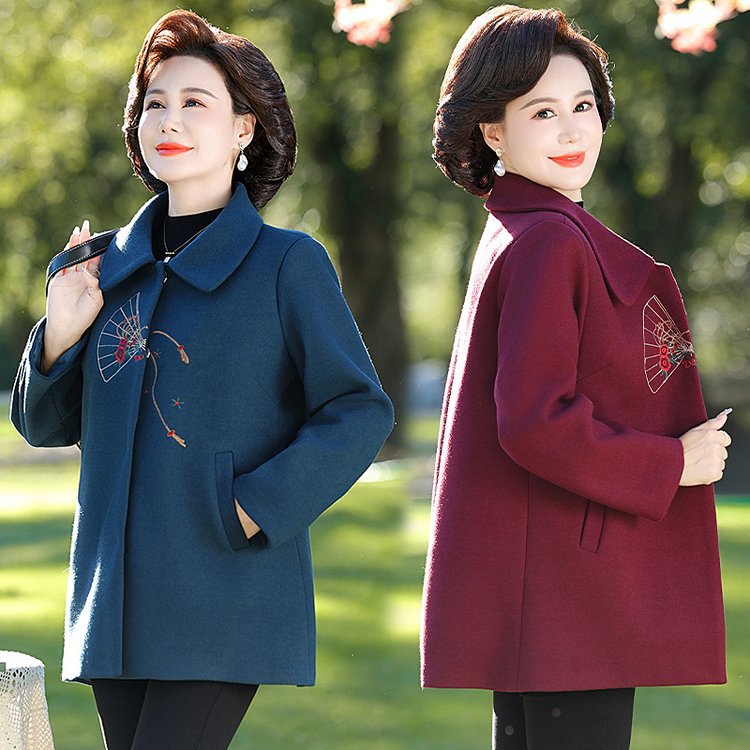 中老年人秋装毛呢外套女奶奶装绣花妈妈春秋上衣老人太太衣服气质