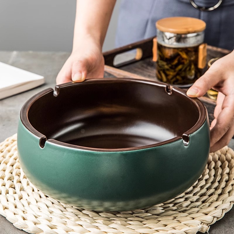 Cenicero de gran tamaño esmaltado de horno de lujo ligero sala de té de cerámica retrógrada hotel cenicero de sala de estar doméstica decoración de oficina de tendencia