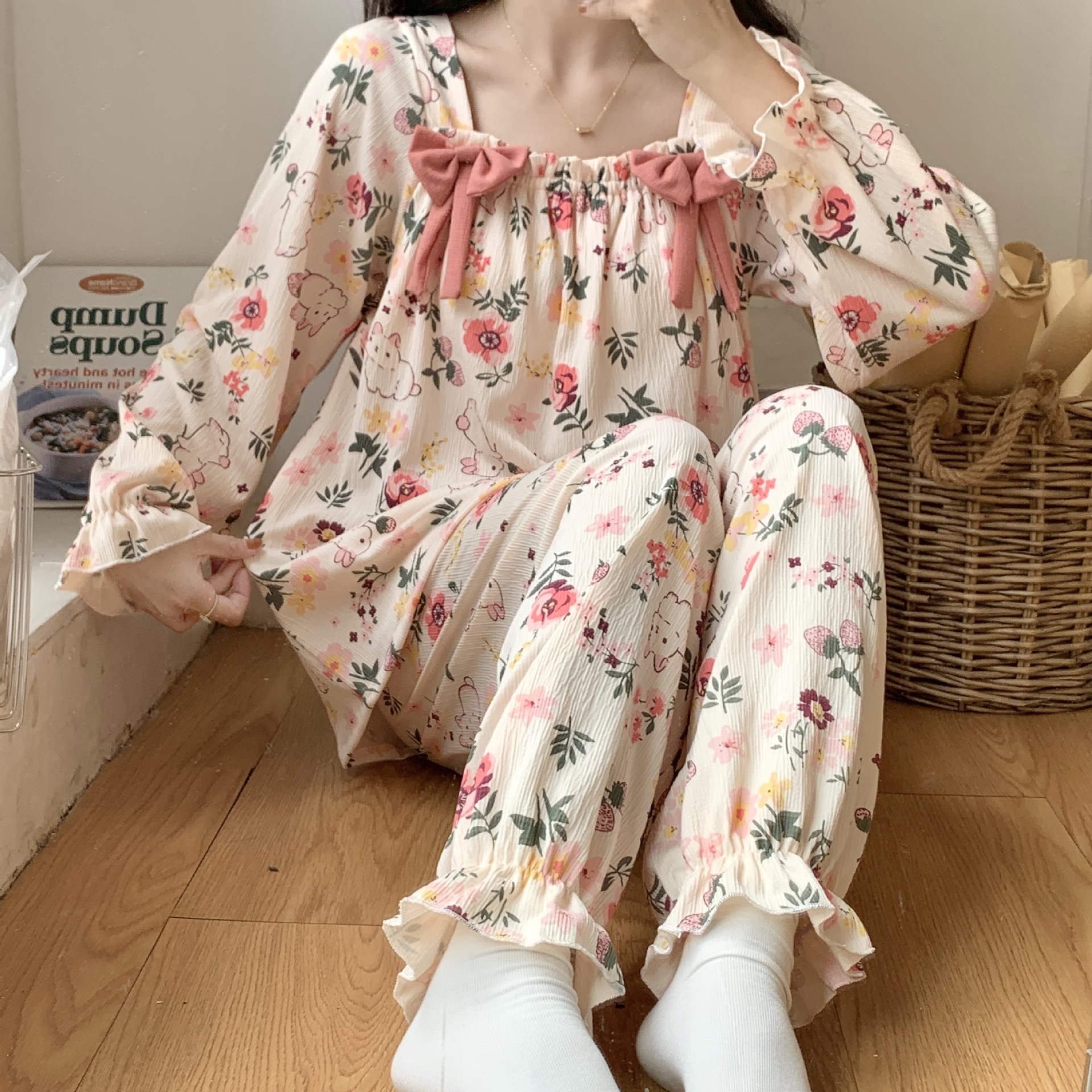 Estilo coreano floral ins pijamas de punto de las mujeres arrugado jersey de algodón de manga larga otoño e invierno dulce desgaste del hogar con el pecho pad traje