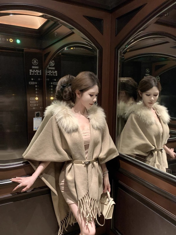 网红明星同款羊毛围巾【京圏女王】F*ndi温柔米驼拼接貉子毛披肩|undefined