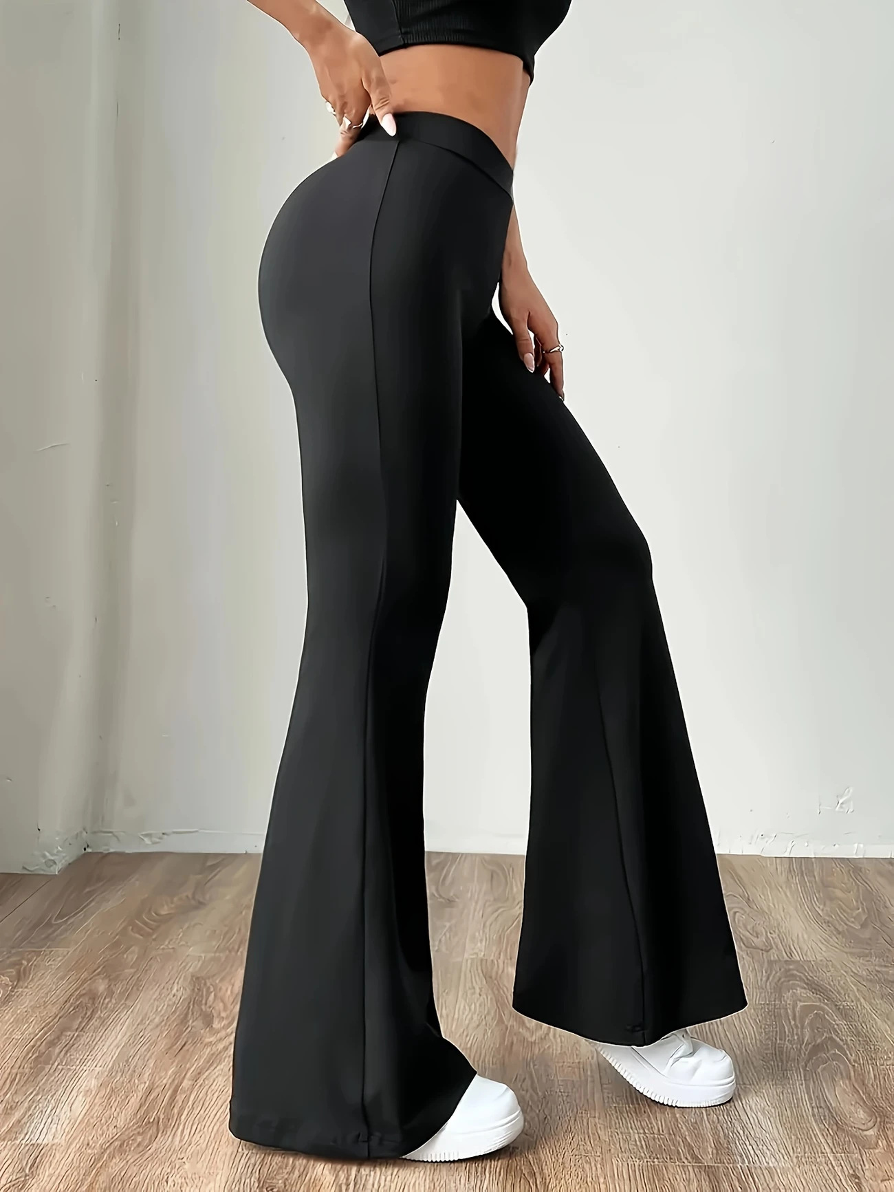 2026 New Spring And Summer High-end Design Tight Flared Pants Fashion Slim-fitting High-waisted Silky Trousers Women_ecoleips.com