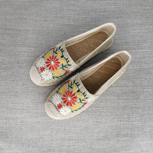 New Xinjiang woven Mule shoes, linen flat heels, embroidered square shoes, color matching breathable casual shoes, women's outer shoes