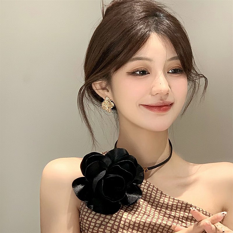 Exaggerated Gold Geometric Stud Earrings With Hollow Mesh Design_voghion.com