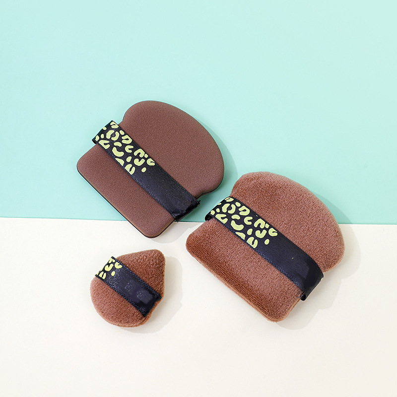 Toast, polvo de chocolate, marshmallow seco y húmedo, pan de doble propósito, esponja de maquillaje, almohadilla de aire, polvo de lana corta en forma de dedo.