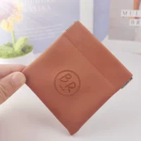 Фабричная сумка для хранения украшений из искусственной кожи с автоматическим закрыванием, модный дизайн, износостойкий и долговечный.