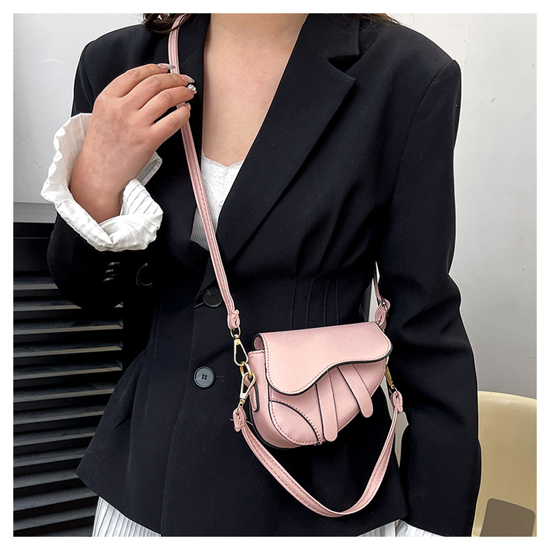 Kleines Nischendesign für Frauen 2024 neuer Sommer minimalistischer Crossbody, einzelne Schulter, Unterarmtasche, modische Textur_voghion.com