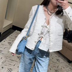 2025早春気質名媛乳白綾粗花ね真珠辺ボタンショートvネック長袖コート女
