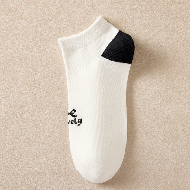 Zhuangyan calcetines al por mayor nuevo otoño blanco y negro versátil sin hueso calcetines de barco osos calcetines de alto valor de calcetines de mujer estrictamente seleccionados