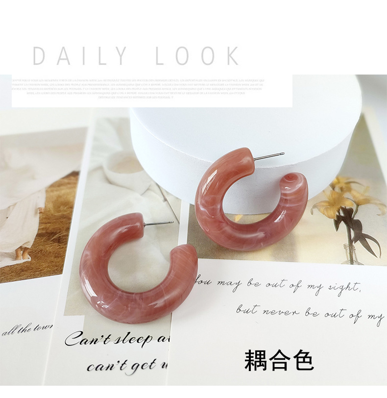 Nouvelles Boucles D&#39;oreilles En Forme De C De Mode Acrylique Europe Et Amérique En Gros display picture 4