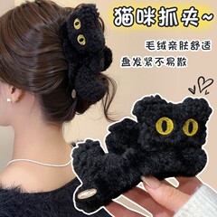 新型のかわいい猫が秋冬のアニメをつかみます。