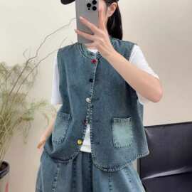 彩扣牛仔马甲 2026春季新款 文艺复古无袖开衫纯色休闲马夹上衣女