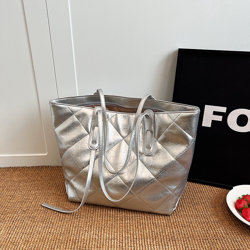 Large Capacity Bag, Versatile For Women In 2023, New Trend This Year, Solid Color Diamond Grid Shoulder Bag, Textured Commuting Tote Bag_voghion.com