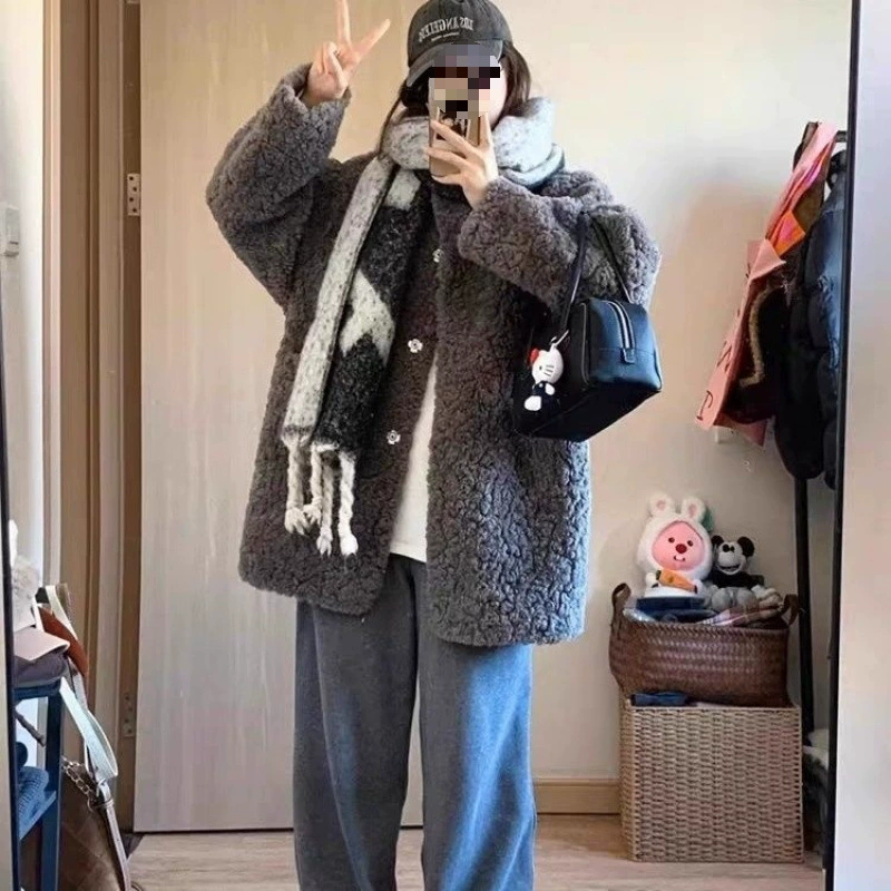 Осень-зима 2025, шуба цельная из искусственной овчины, новый воротник-стойка, свободная средняя длина, «ленивый» стиль