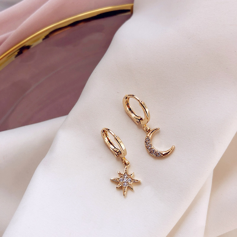 Classic asymmetrical earrings