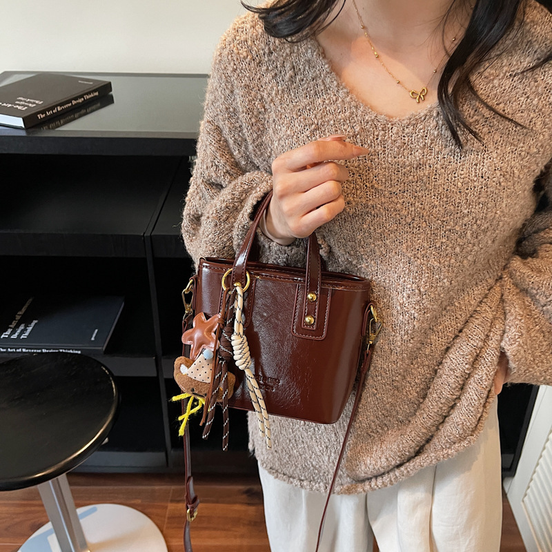高级感小众包包女2025新款秋冬复古百搭斜挎包简约休闲手提水桶包|undefined