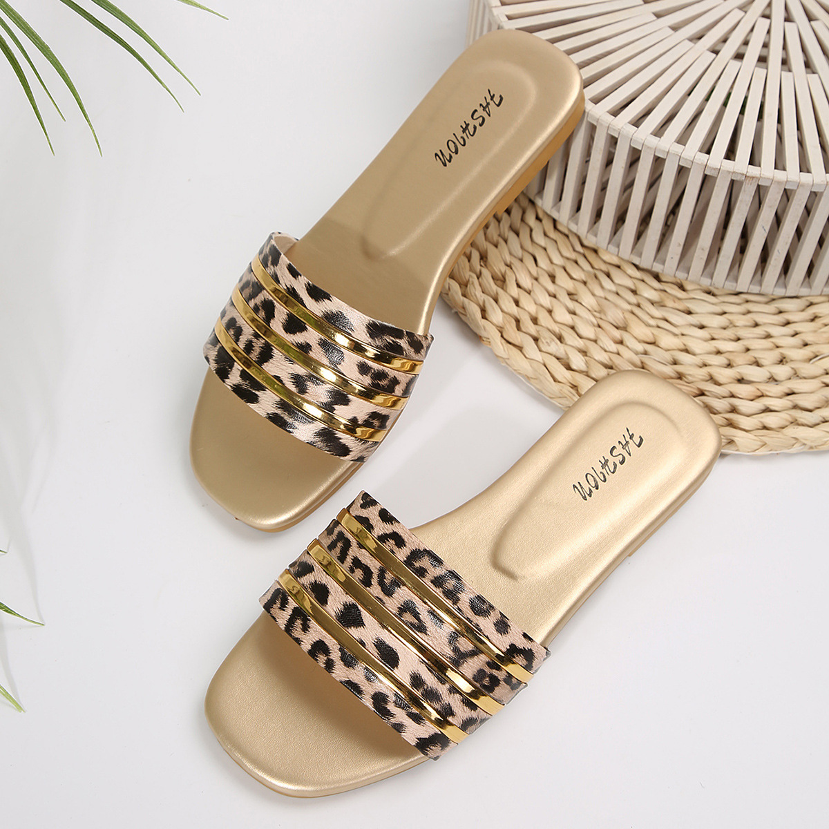 Zapatos de mujer zapatillas de moda de mujer temperamento clásico versátil decoración metálica de cabeza cuadrada sandalias de leopardo