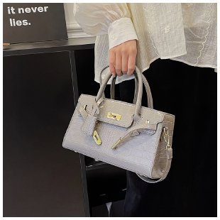 Solo lo mejor es digno de sus hombros.