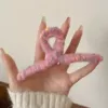 Woolen yarn grabber pastel