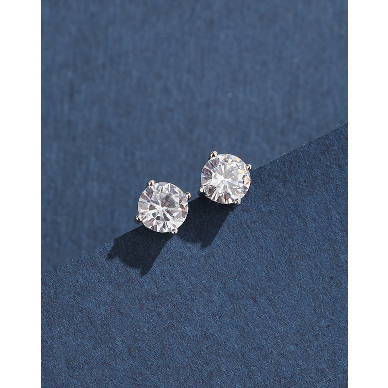 Pendientes de circón con incrustaciones de cuatro garras de plata de ley 925 Pendientes de hueso de oreja de hip-hop de personalidad masculina Pendientes de hueso de alta calidad para mujer